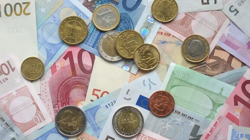 Radnici ispred proizvodne hale