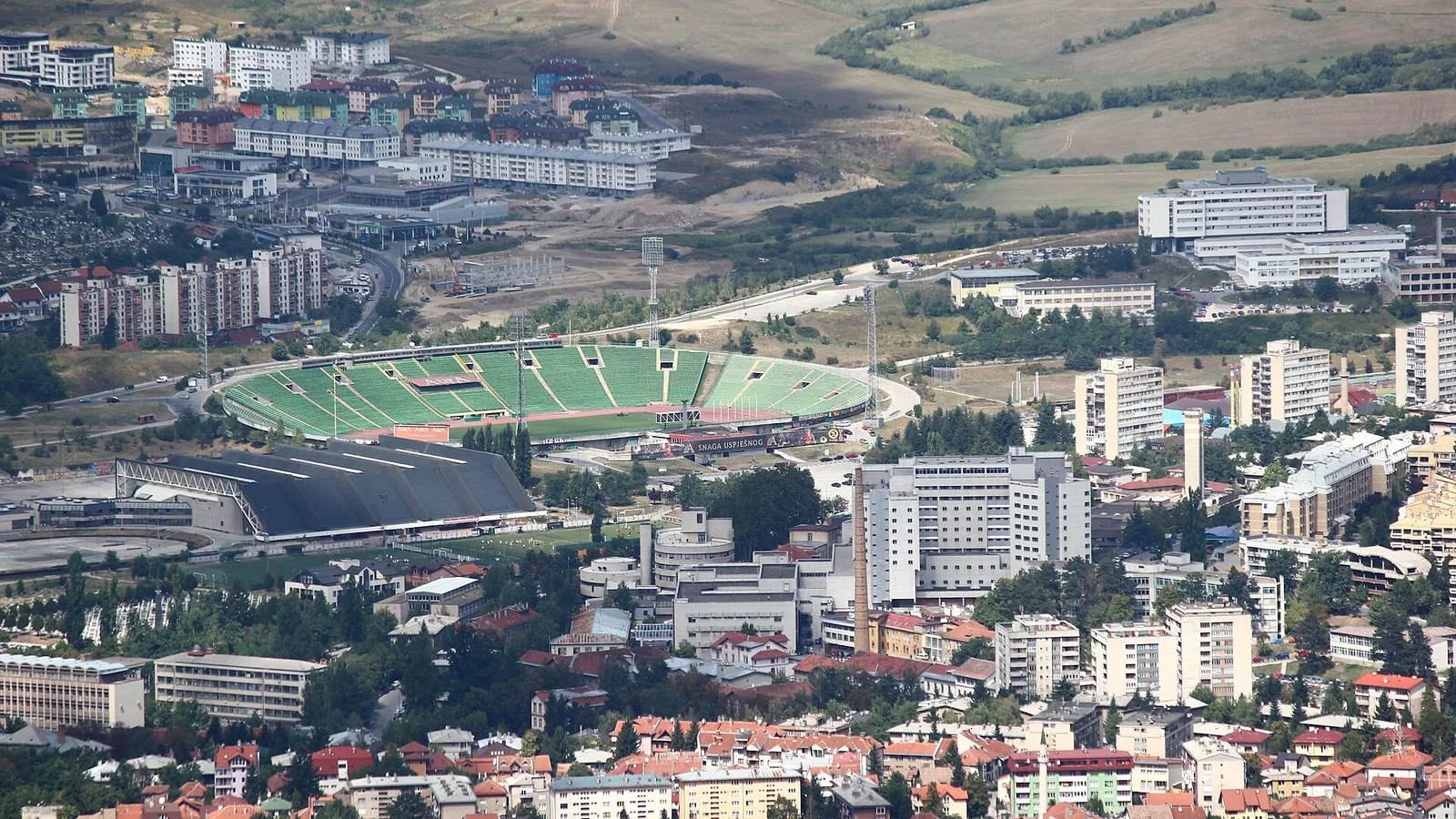 Pogled s Trebevića na stadion Asim Ferhatović Hase (Koševo) u Sarajevu