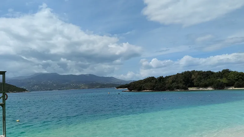 Plaža u Ksamilu na jugu Albanije