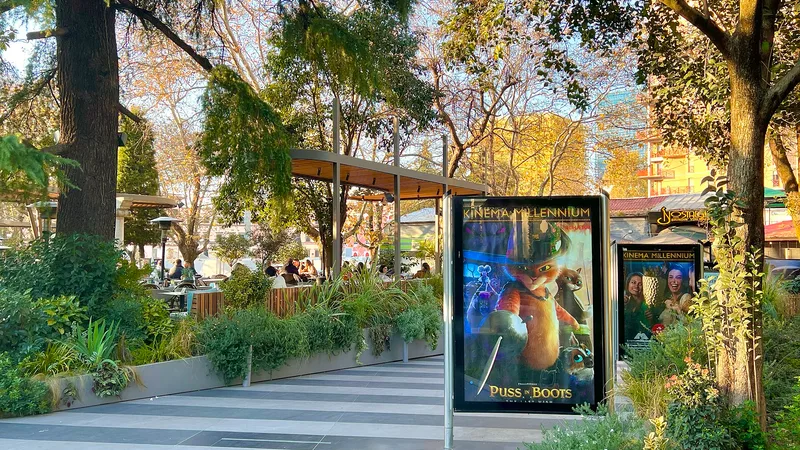 Ulaz u kino Millennium u centru Tirane